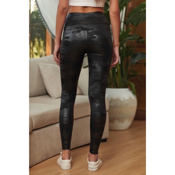 CLOSEOUT High Waist Camo Compression Leggings NWT - Picture 6 of 13